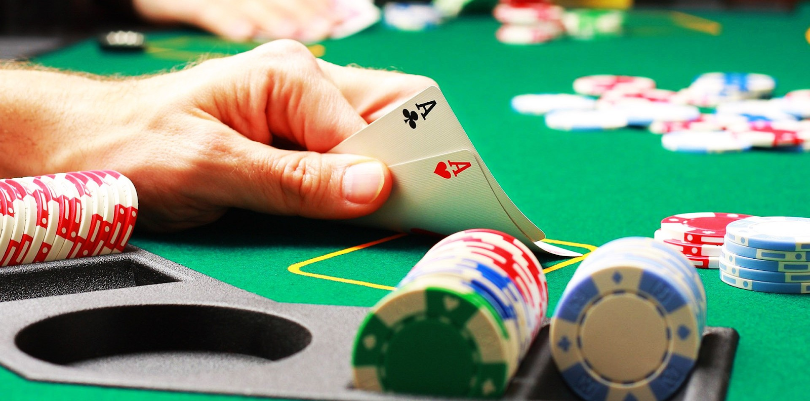 Mẹo chơi Poker cực đỉnh từ cao thủ giúp tăng xác suất thắng 8 Thời gian ra bài trong game Poker thể hiện khá rõ tình trạng quân bài người chơi